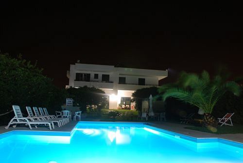 Residence Punta Cassano - In Piscina Sulla Spiaggia Di Sabbia Сан Фоча Екстериор снимка